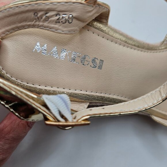NWOB Women's Makegsi Graceful Wedge Heel Sandals Open Toe T-strap Gold Size 8.5 - Picture 6 of 6
